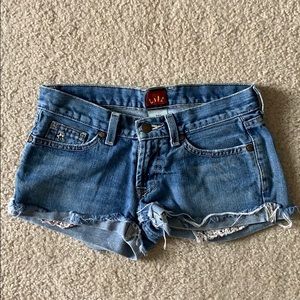 Super cute TILT star jean shorts